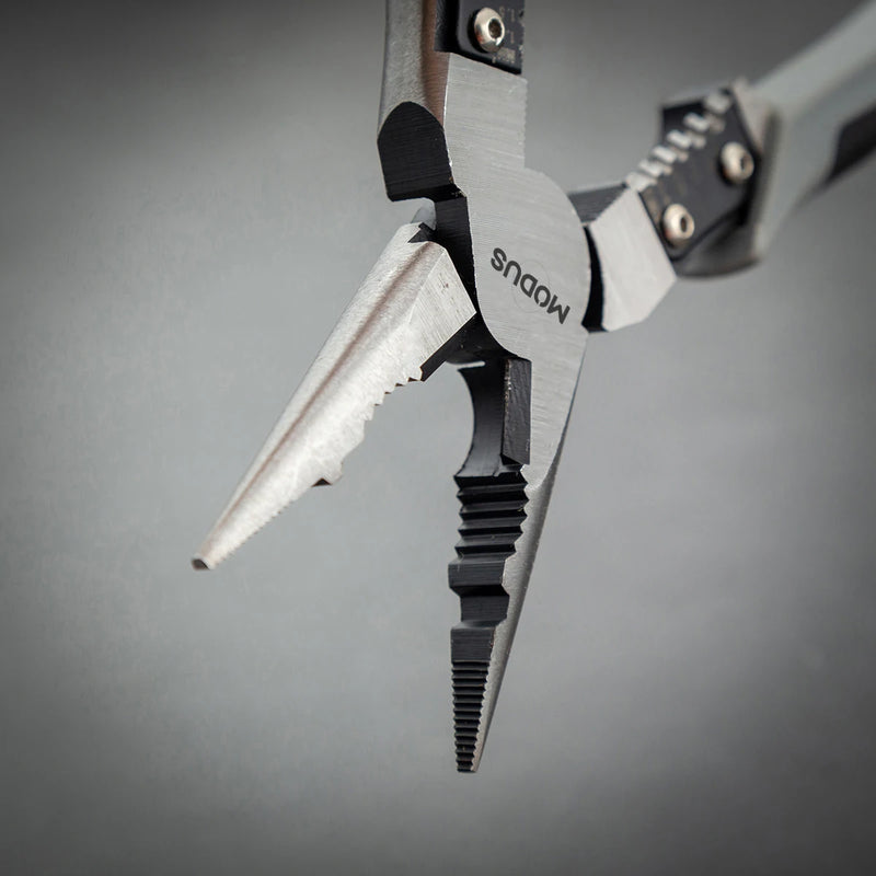 Jogo de alicates: Universal, de Bico e de Corte.