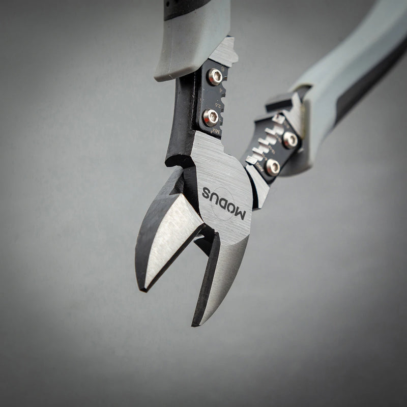 Jogo de alicates: Universal, de Bico e de Corte.